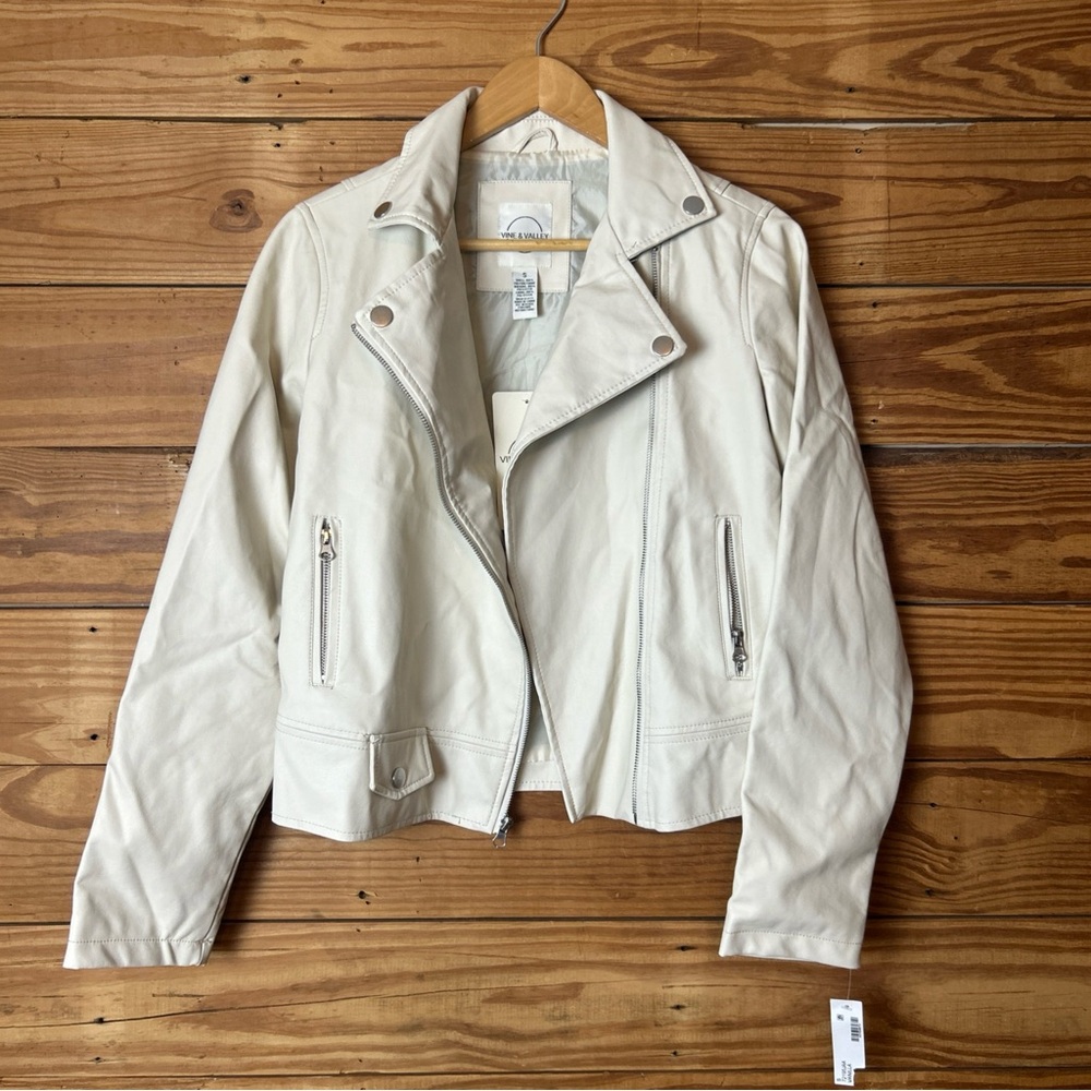 Elegant Women's White Leather Jacket